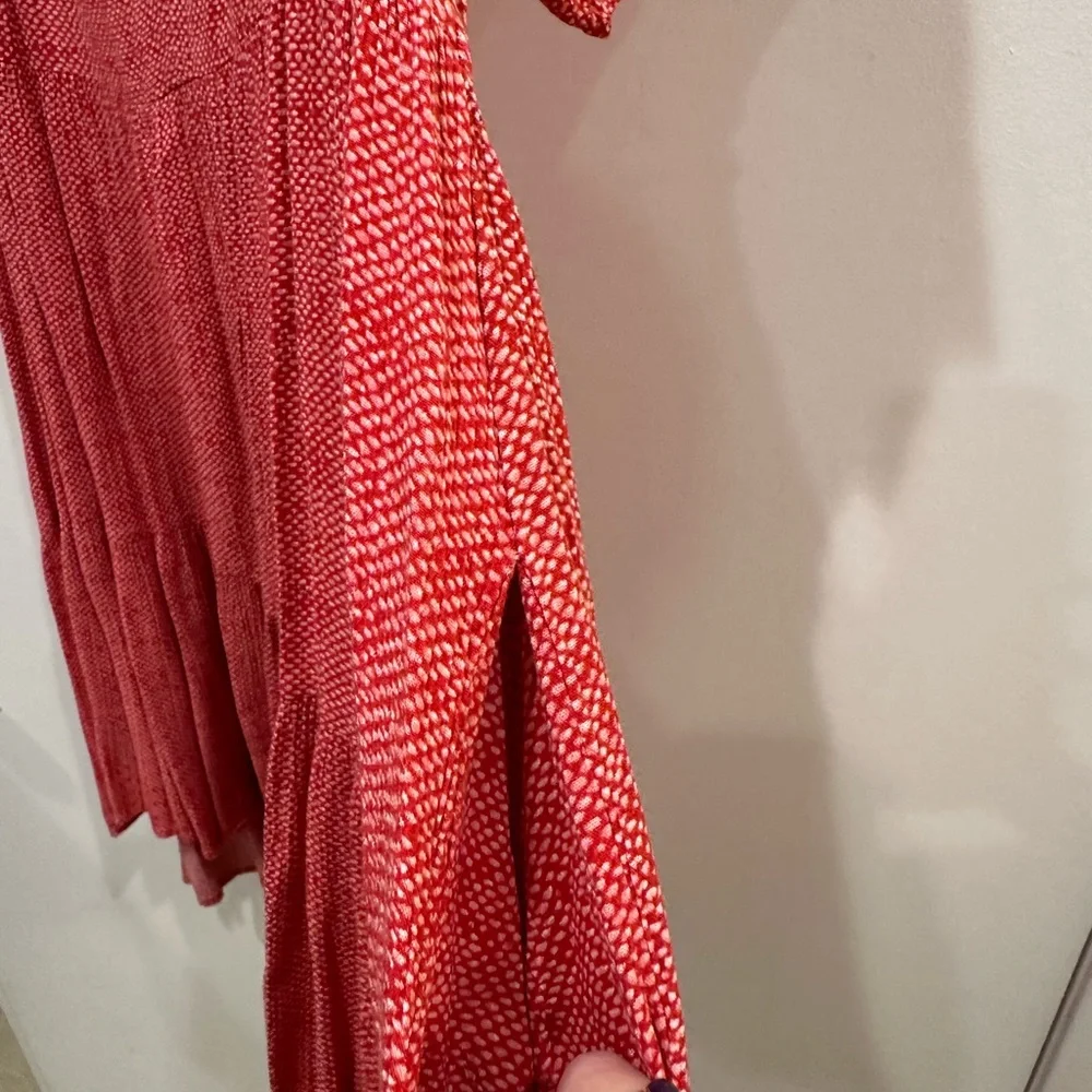 Knox Rose Red Patterned V-Neck Top - Picture 2 of 5
